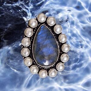 LABRADORITE AND PEARL TEARDROP STATEMENT RING SIZE 9